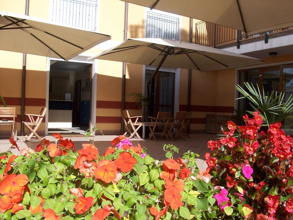 Ferretti Residence Garda Palace Peschiera del Garda Exterior foto