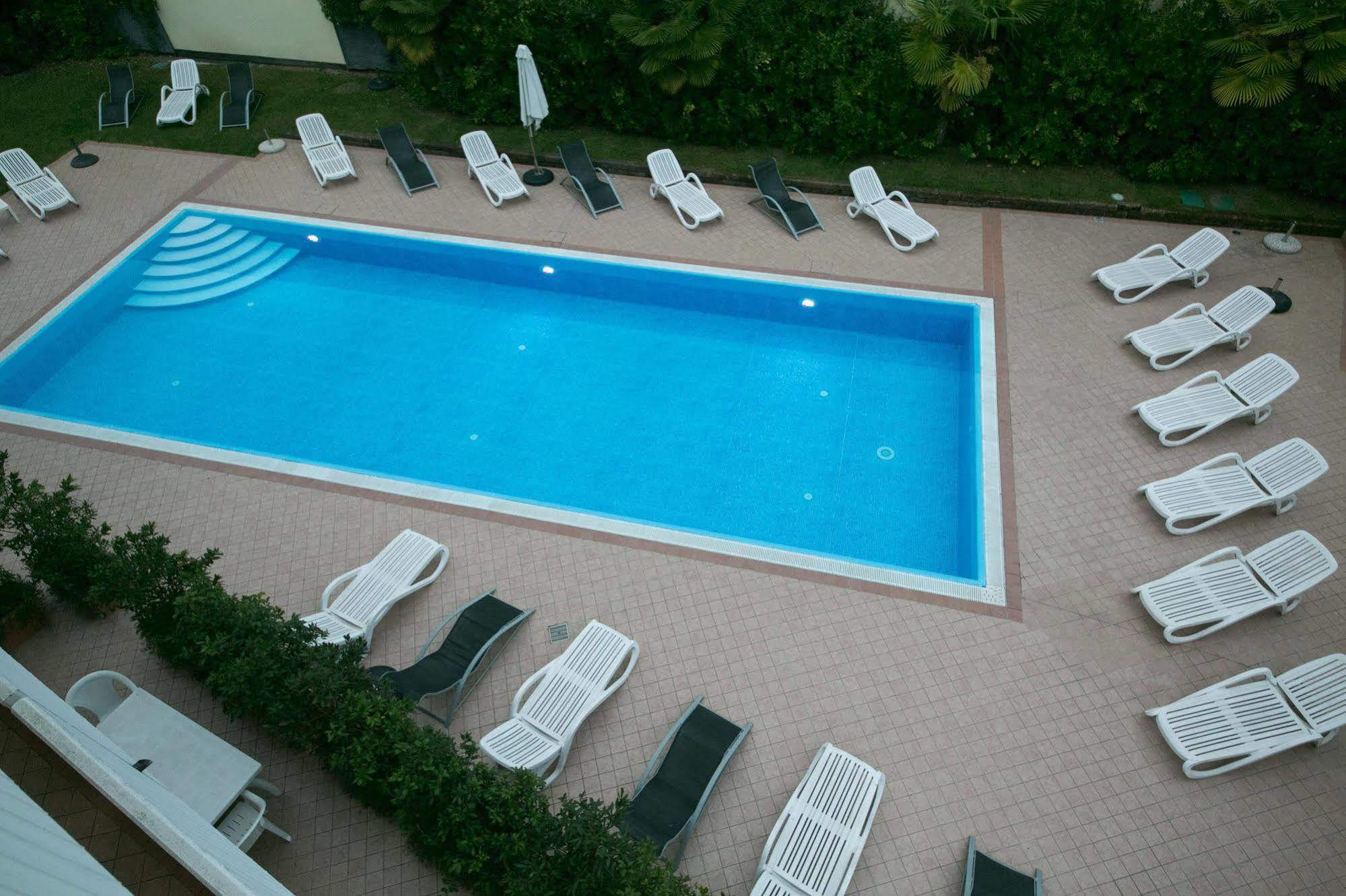 Ferretti Residence Garda Palace Peschiera del Garda Exterior foto