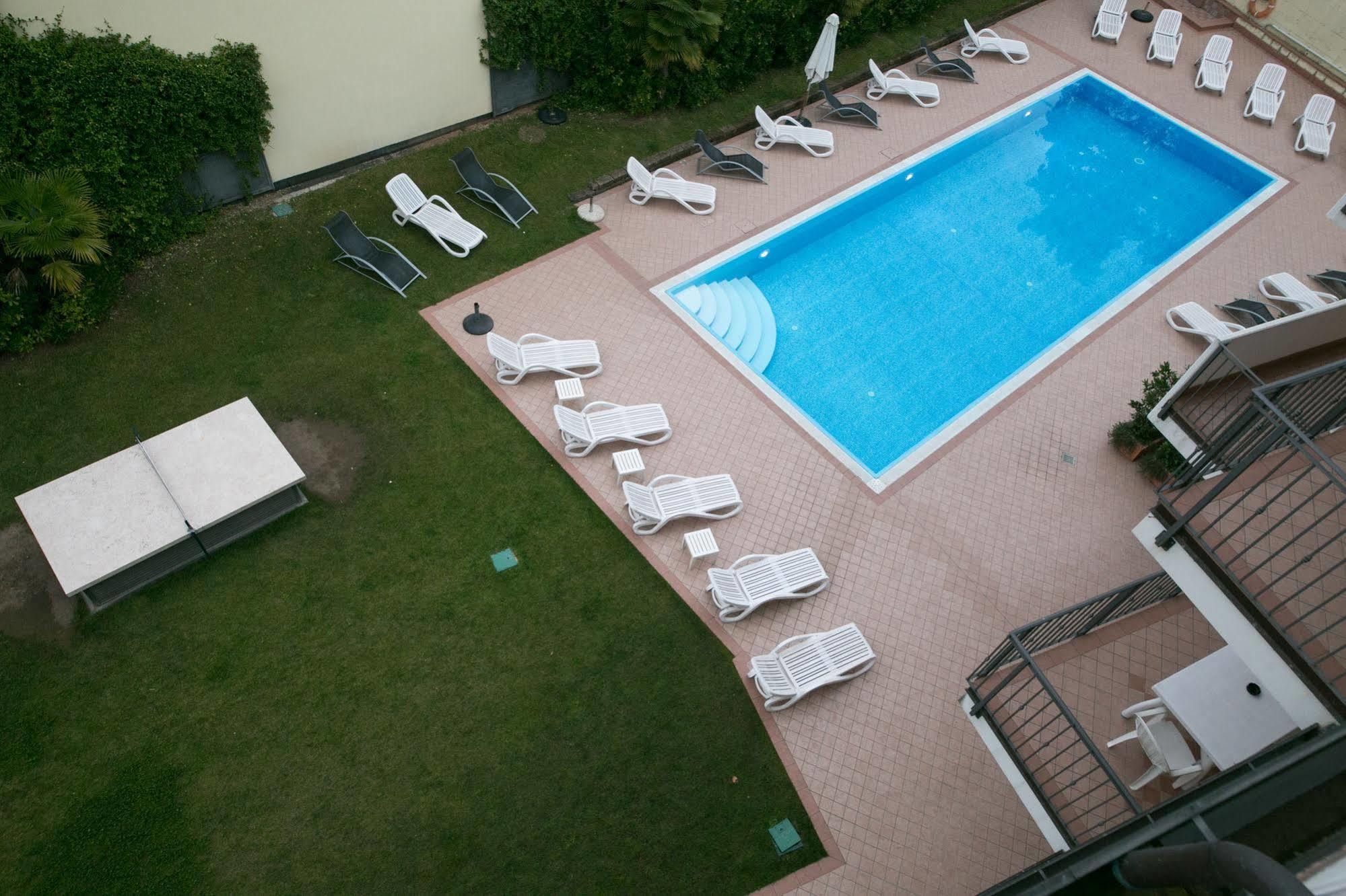 Ferretti Residence Garda Palace Peschiera del Garda Exterior foto